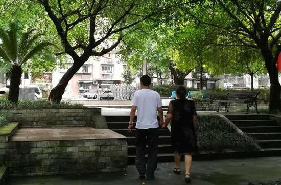 黄继胜和妻子
