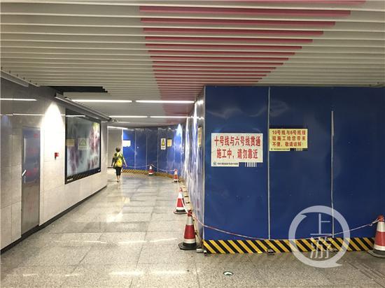 正文 2014年6月,中铁六局承建重庆轨道交通10号线鲤鱼池站,红土地