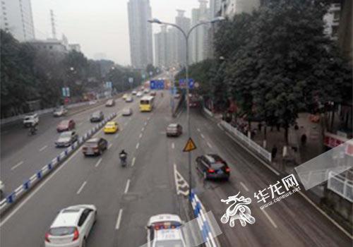 石门大桥南桥头治理前。警方供图