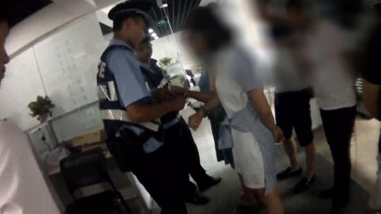 重庆一团伙利用POS机进行诈骗 数百人上当受骗