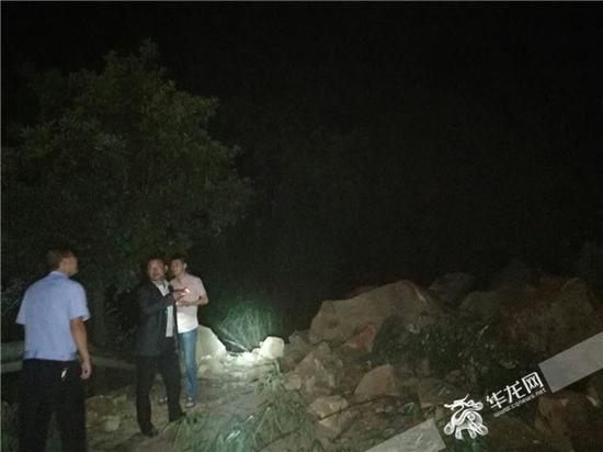 山体滑坡以后,当地公安部门第一时间赶到现场处置。北碚警方供图 华龙网发
