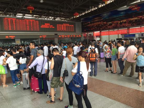 重庆网络广播电视台记者 唐春琳