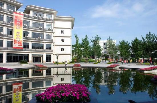 重庆稀男大学排行榜 勒些学校的男同学太幸福