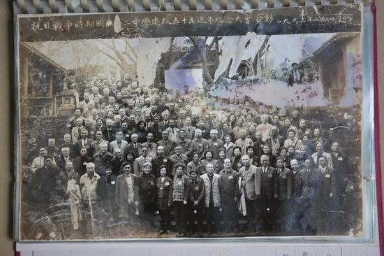 国立二中建校55周年纪念大会合影。历史图片由合川区档案馆提供