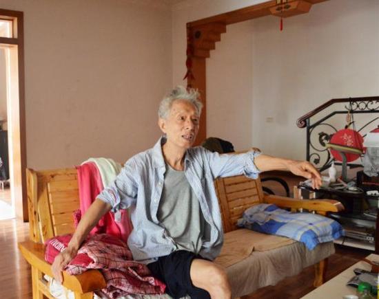 88岁高龄的老校友秦文石,一聊二中就高兴