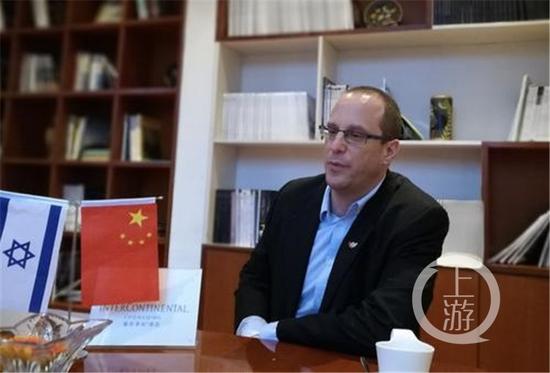 1f1d569ec88d2dcd50823a50ad3bfe7b.jpg 以色列驻成都总领事蓝天铭接受本报记者专访。上游新闻-重庆晨报记者 甘侠义 摄