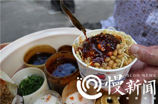 10多种佐料看得人直流口水