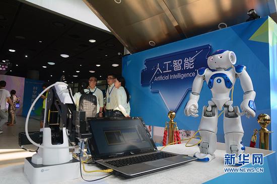 图为科普日活动展示的人工智能项目。新华网赵紫东 摄