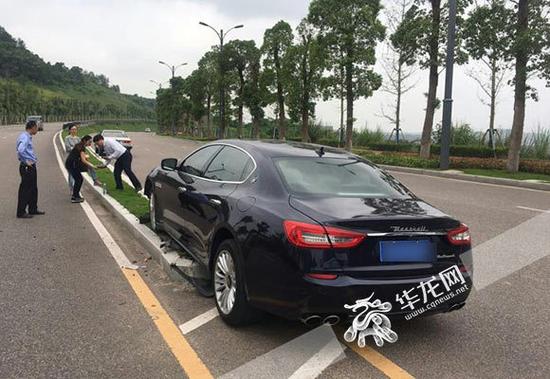 玛莎拉蒂受损严重。警方供图
