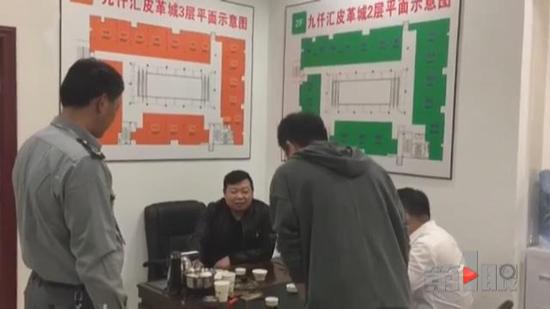 重庆高校男生酒后拉女友自拍 弄坏天价直升机