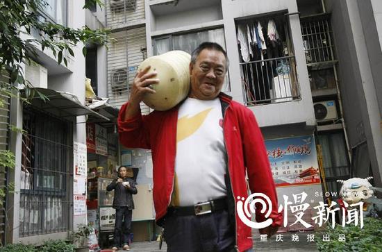 扛起宝贝出门