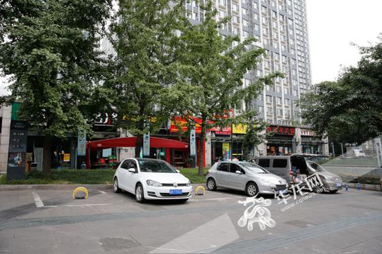 南坪亚太商谷小区已经有了不少共享车位。记者 石涛 摄