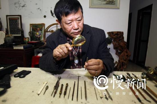 1949年出生的潘启慧,是璧山青山机械厂子弟校的体育老师,从小酷爱