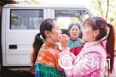 女演员化妆