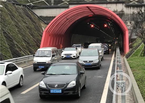 新中梁山隧道正式通车!老隧道关闭改造