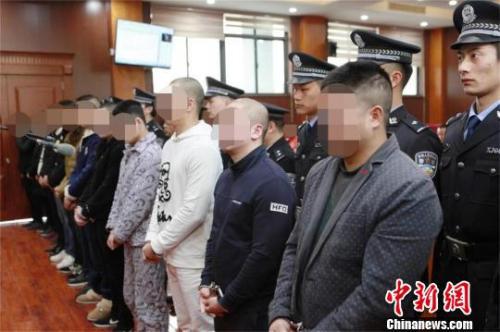 资料图:2018年02月8日,湖北襄阳市中级人民法院在枣阳对一带有黑社会性质的犯罪组织进行终审裁定。图为集中宣判现场 梁军 摄