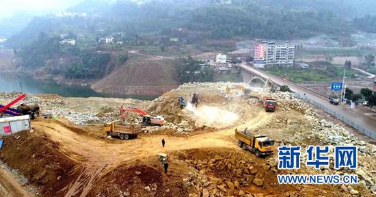 建设中的云阳高铁站站前广场。新华网发(云阳县委宣传部供图)