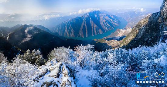 图为三峡雪景。(朱云平 摄)