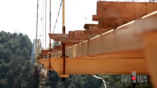 巴南樵坪山迎龙峡5D全景式玻璃桥5月将开门迎