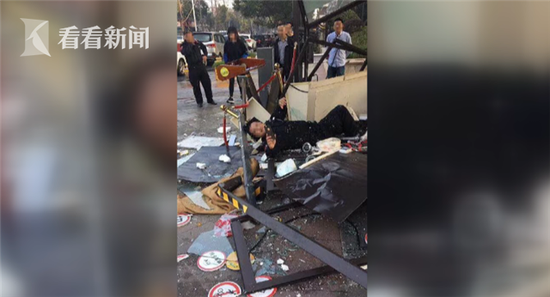 目前,事故的具体原因仍在调查中。
