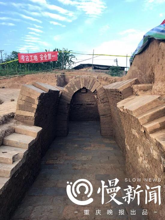 两个墓都是劵顶砖石墓