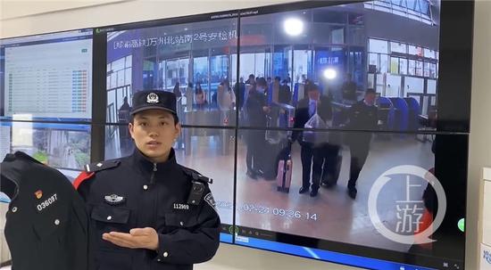 民警展示王强穿的假警服