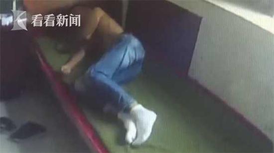 随后,这名驾驶员的亲属赶到大队,证实男子患有精神疾病。