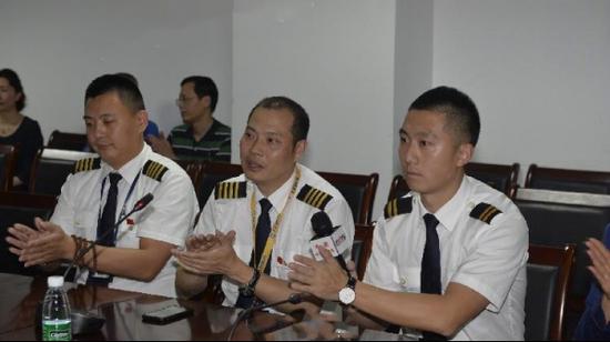 川航英雄机长刘传健家人:他差点接班当了水泥