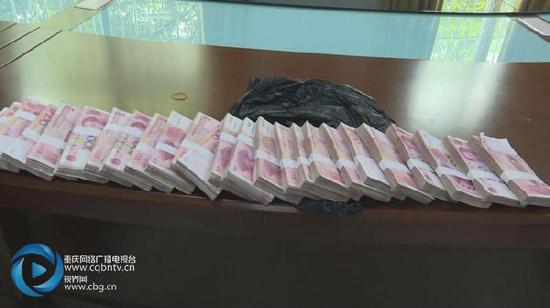 水果店突然多了个黑口袋里面竟然装着25万现金
