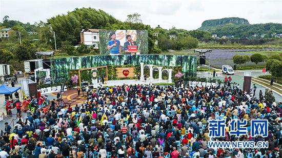 9月18日,中央电视台《乡约》栏目走进双桂田园·桂香天地录制节目。图为节目录制现场。新华网发(高小华 摄)