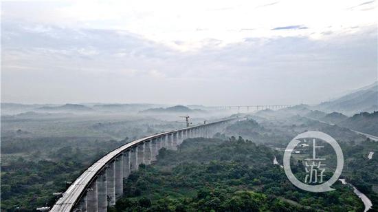 重庆铁路枢纽东环线跨度最长桥梁架设完成