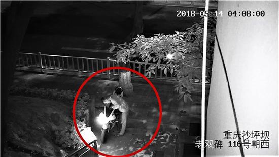 短时间之内,犯罪嫌疑人就破坏了车锁。沙坪坝警方供图