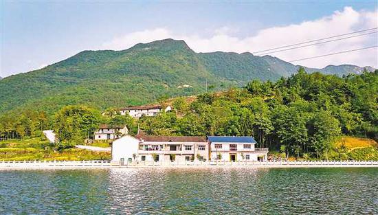 大窝社区的望月湖。记者 夏琳 摄
