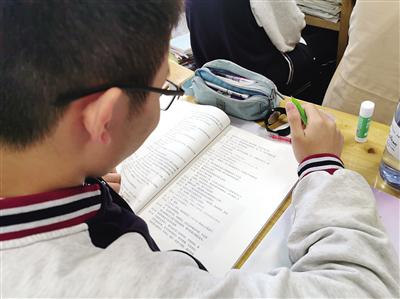 ▶学生琢磨故事人物的内心独白
