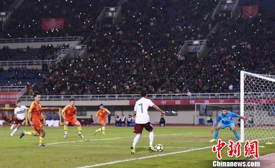 资料图为2018中国足协中国之队国际足球赛在lovebet app万州举办。 万州区委宣传部供图 摄