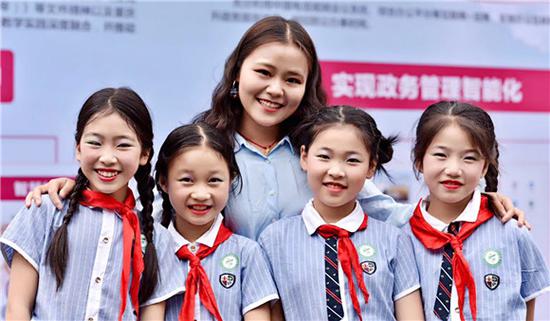 孩子们笑靥如花 中国电信重庆公司供图