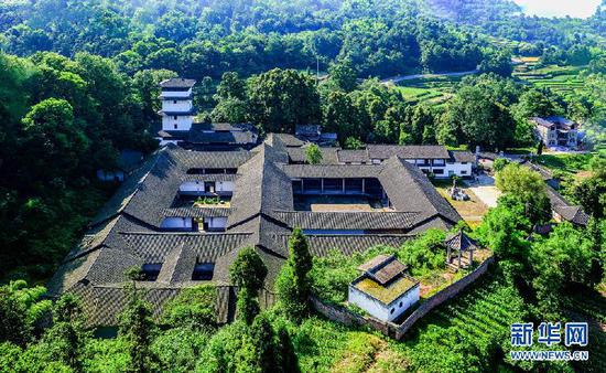 △江津会龙庄外景。