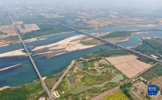 这是4月26日拍摄的河南黄河湿地国家级自然保护区孟津段景色（无人机照片）。新华社记者 郝源 摄