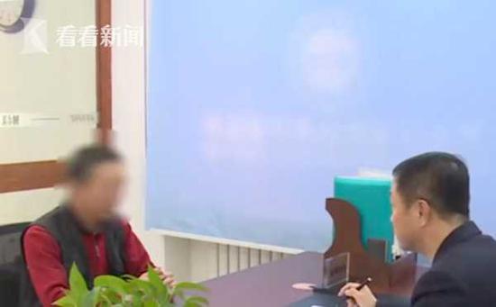 听了律师的建议,老张已经决定,到公安机关报案,并到人民法院提起诉讼。