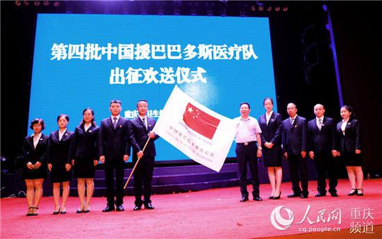 出征仪式现场 陈英 摄