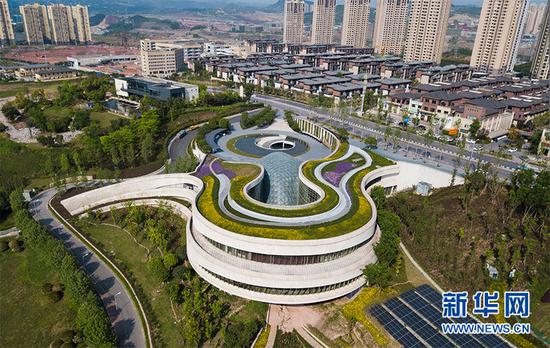 图为悦来生态馆外部照片,悦来美术馆位于重庆悦来生态馆2楼。新华网发(重庆悦来投资集团供图)