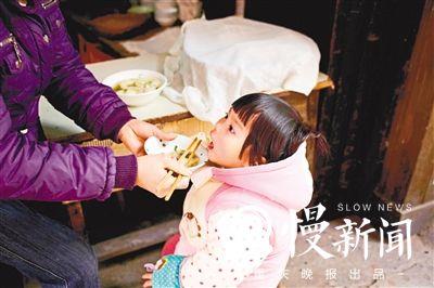 ▲老街上的百年娄抄手是小朋友的最爱