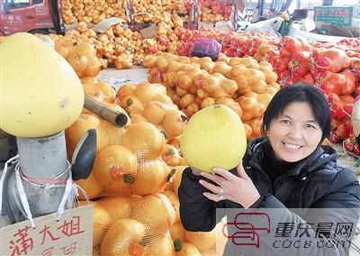 个大味美的柚子。