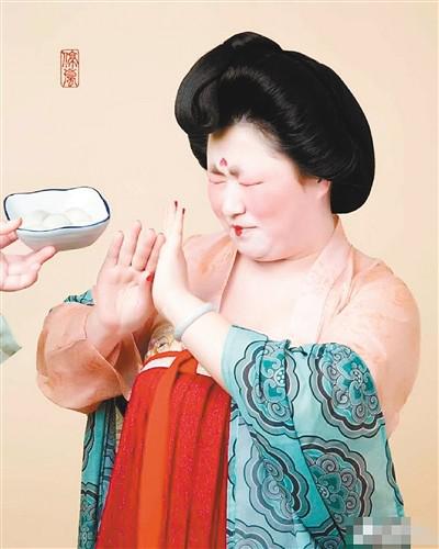 “唐朝仕女”吃元宵表情包
