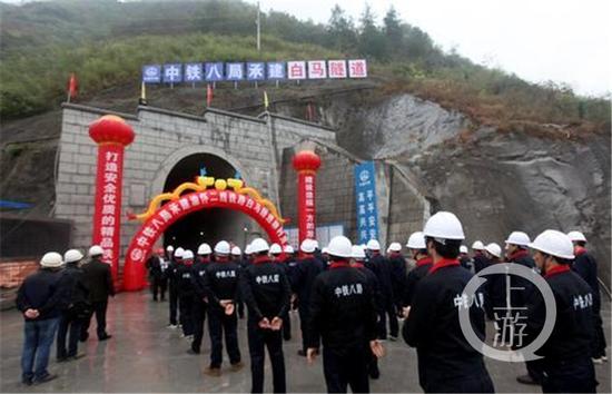 这就是渝怀二线涪秀段白马隧道,也是目前正在运行的渝怀铁路扩能改造