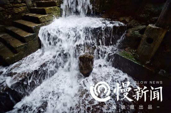 龙头之上,卤水还在流淌,只是浓度变了