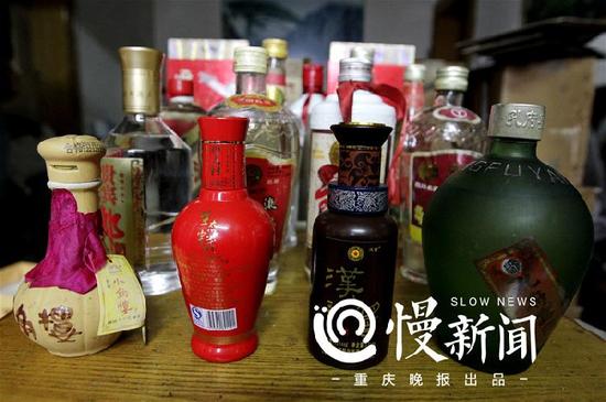 △王小东收藏的老酒,全都是年份白酒( 指窖藏时间长的酒)