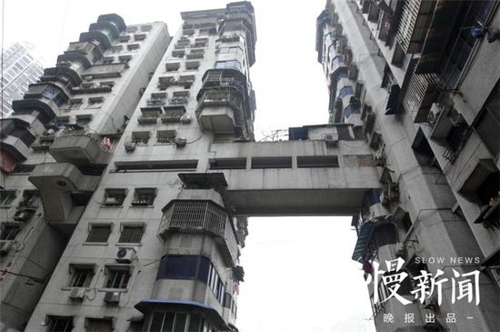 8D重庆 网红楼 没电梯 每年五六部影视剧来取景