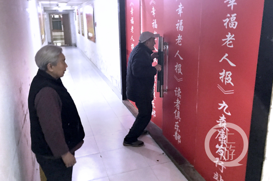 e19858f18694e8c44e87d0a36e1eb85e.png △王老先生和老伴找到南坪大厦卖保健品的公司去讨说法