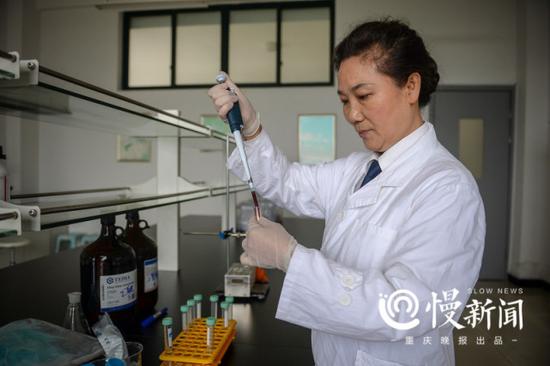 吴玉红教授展示未知毒物筛查,首先提取检测血液样本。